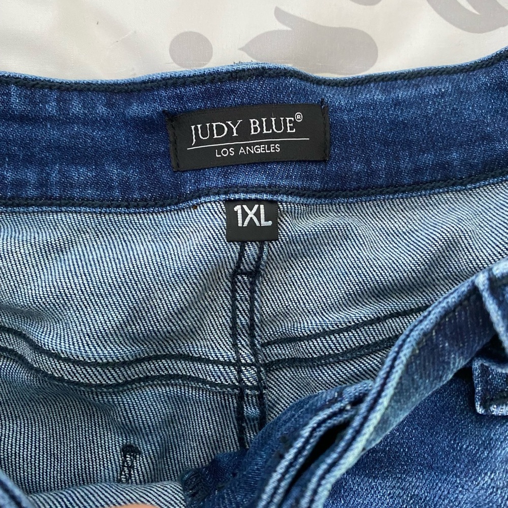 Judy Blue Blue Jean Shorts with Frayed Hem and Distressed Look - Picture 3 of 8